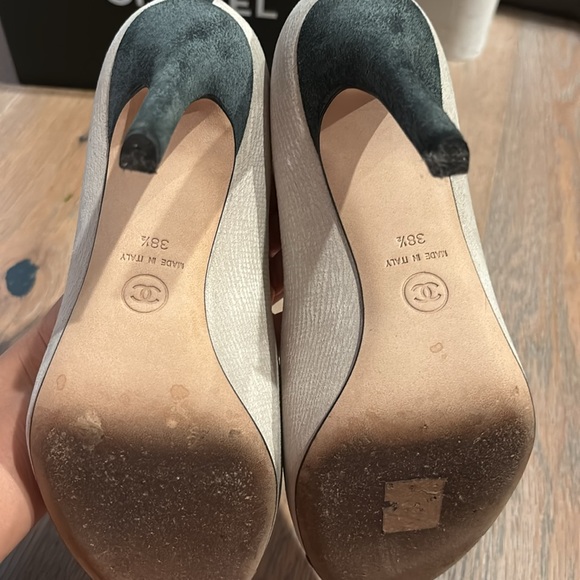 Chanel Cap Toe Pumps - Picture 4 of 7